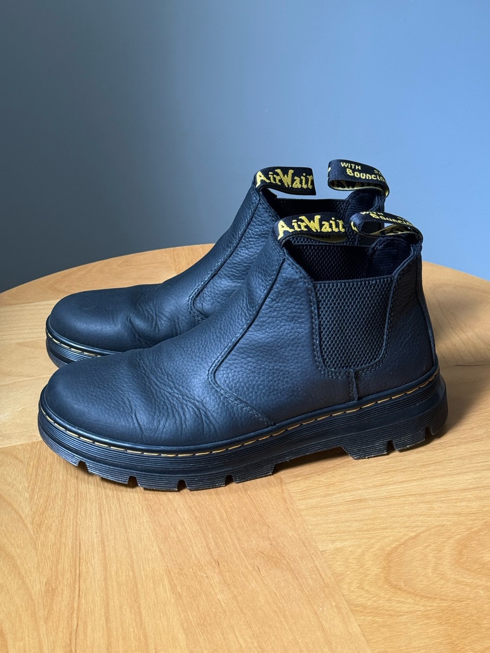 41EU 9L 8M Dr. Martens Unisex Hardie Chelsea Boot Whiskey Black Soft Leather